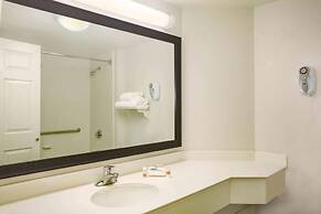 La Quinta Inn & Suites by Wyndham St. Louis Westport