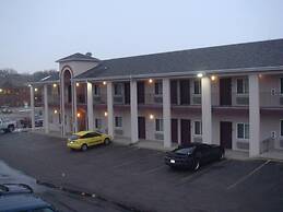 Townhouse Inn & Suites