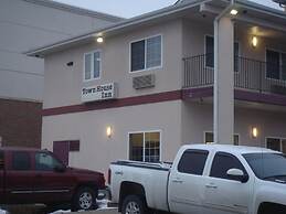 Townhouse Inn & Suites