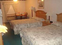 Townhouse Inn & Suites