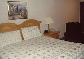 Townhouse Inn & Suites