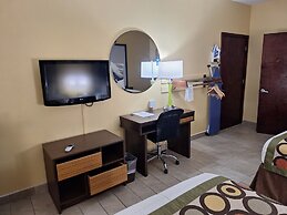 Super 8 by Wyndham Weslaco
