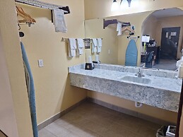 Super 8 by Wyndham Weslaco
