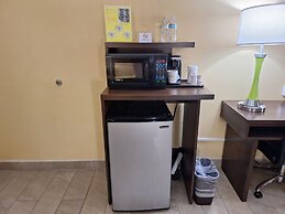 Super 8 by Wyndham Weslaco