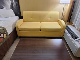 Super 8 by Wyndham Weslaco