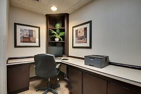 Greenfield Inn & Suites Owensboro, KY Airport