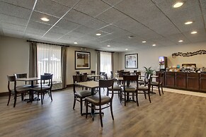 Greenfield Inn & Suites Owensboro, KY Airport