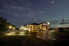 Greenfield Inn & Suites Owensboro, KY Airport