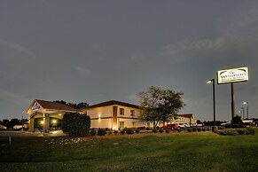 Greenfield Inn & Suites Owensboro, KY Airport