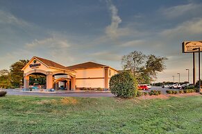 Greenfield Inn & Suites Owensboro, KY Airport