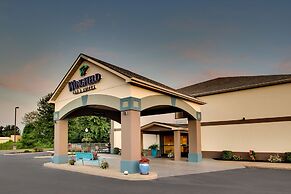 Greenfield Inn & Suites Owensboro, KY Airport