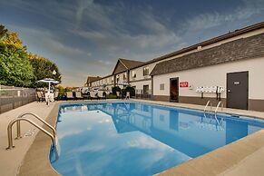 Greenfield Inn & Suites Owensboro, KY Airport