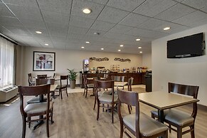 Greenfield Inn & Suites Owensboro, KY Airport