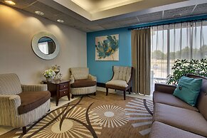 Greenfield Inn & Suites Owensboro, KY Airport