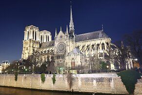 Hotel De Notre Dame Maître Albert