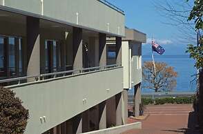 Baycourt Lakefront Motel