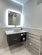 Baycourt Lakefront Motel