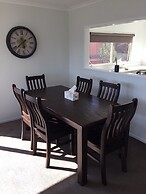 Baycourt Lakefront Motel