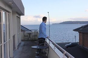 Baycourt Lakefront Motel