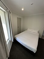 Baycourt Lakefront Motel