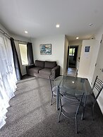 Baycourt Lakefront Motel