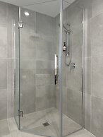 Baycourt Lakefront Motel