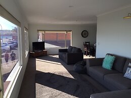 Baycourt Lakefront Motel