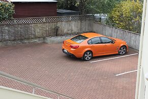 Baycourt Lakefront Motel