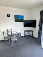 Baycourt Lakefront Motel