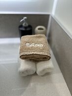 Baycourt Lakefront Motel