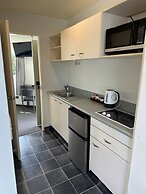 Baycourt Lakefront Motel