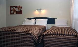 Baycourt Lakefront Motel