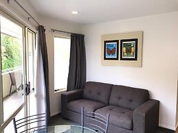 Baycourt Lakefront Motel