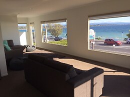 Baycourt Lakefront Motel