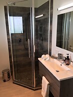 Baycourt Lakefront Motel