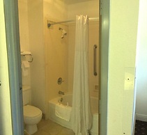 Days Inn by Wyndham Lake Village