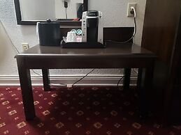 Days Inn by Wyndham Lake Village
