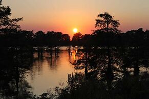 Days Inn by Wyndham Lake Village
