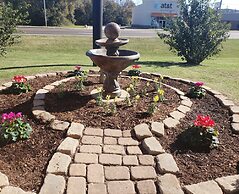 Days Inn by Wyndham Lake Village