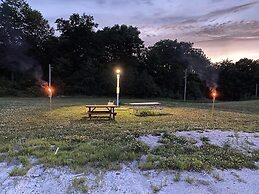 Burr Oak Motel