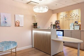 Hollins Hall Hotel, Golf & Country Club