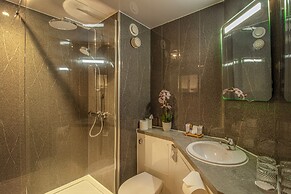 Hollins Hall Hotel, Golf & Country Club