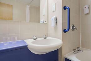 Days Inn by Wyndham Magor