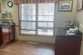 Duluth Inn & Suites Near Spirit Mountain