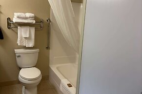 Duluth Inn & Suites Near Spirit Mountain