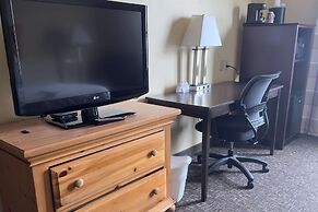 Duluth Inn & Suites Near Spirit Mountain