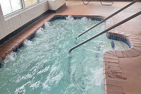 Duluth Inn & Suites Near Spirit Mountain