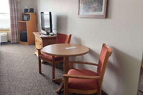 Duluth Inn & Suites Near Spirit Mountain