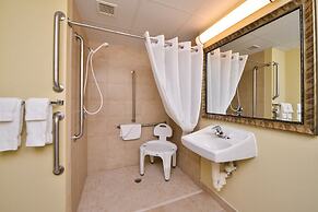 Duluth Inn & Suites Near Spirit Mountain