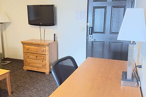 Duluth Inn & Suites Near Spirit Mountain